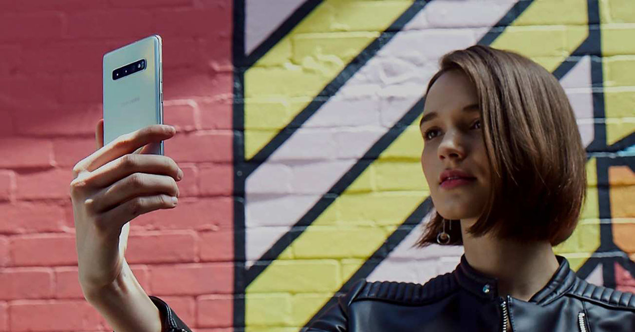 Estos son los mejores móviles con cámara selfie que puedes comprar